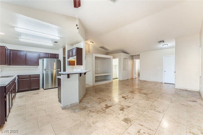 Building Photo - 857 Lantham Pl