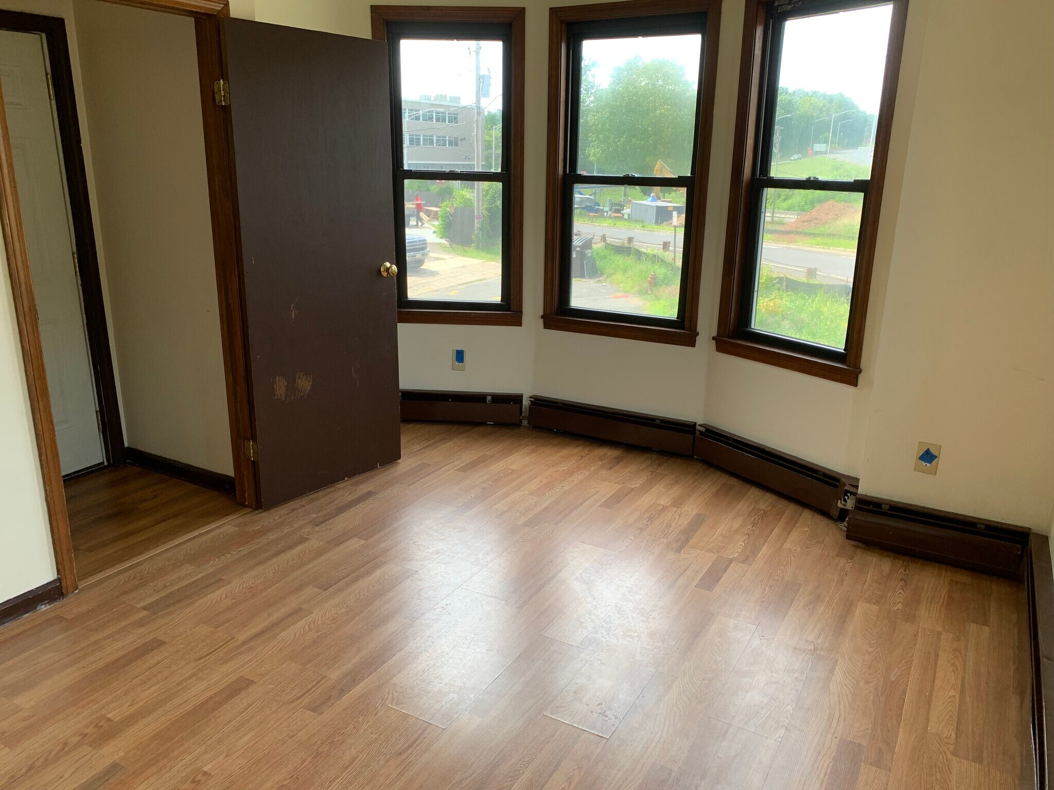 Building Photo - 4 Flower St