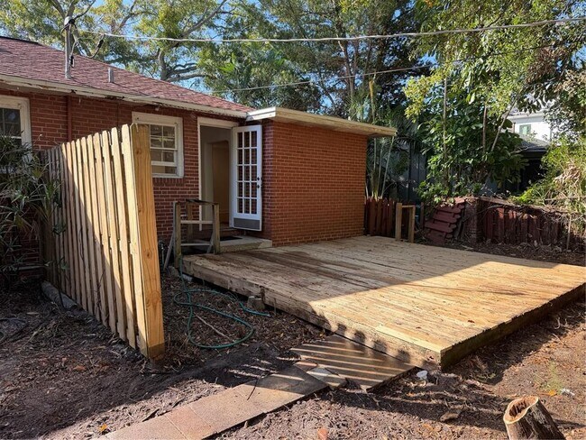 Building Photo - 3813 W De Leon St