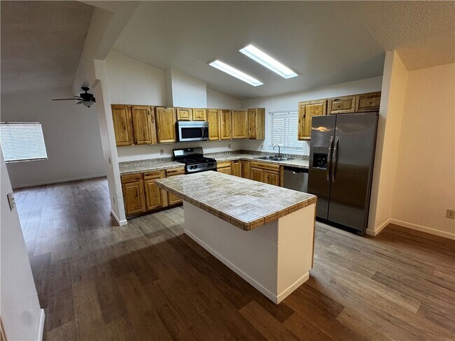 Building Photo - 1103 Copper Dr