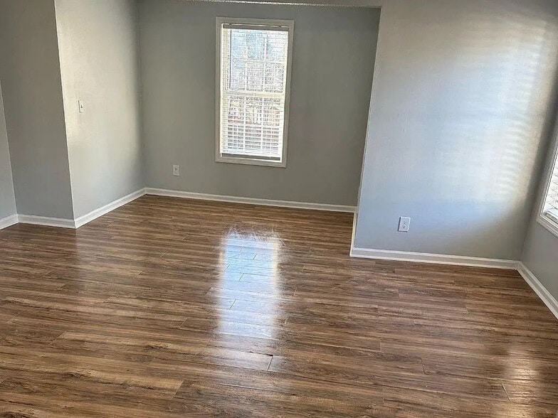 Building Photo - Room in House on Lakeview Rd