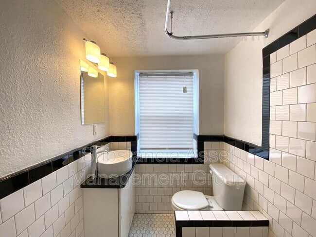 Building Photo - 701 Culbertson Dr
