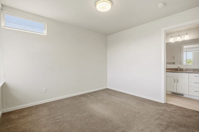 Building Photo - 1548 1546 62nd Ave