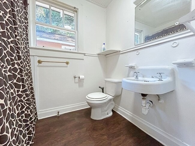 Building Photo - 1 Bedroom Duplex In Capital Heights