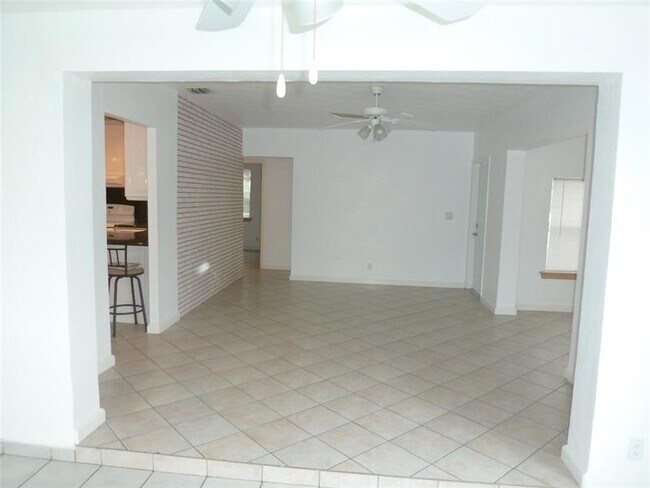 Building Photo - 2710 Thomas St