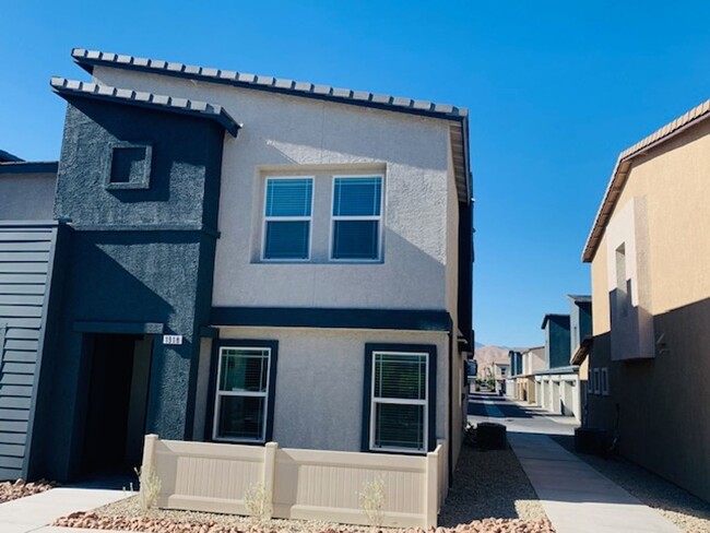 Building Photo - AMIGO TRAILS - BRAND NEW TOWNHOME