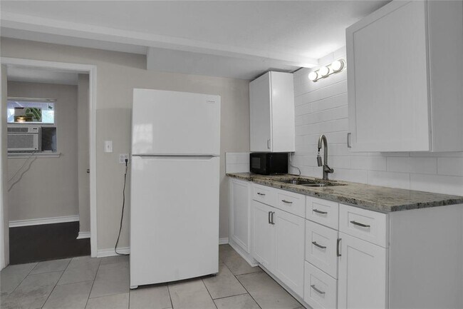 Building Photo - 5623#1 Barremore St