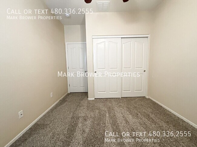 Building Photo - 4450 E Oxford Ln