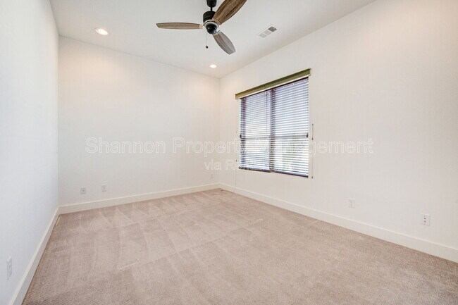 Building Photo - 2333 Sperber Ln