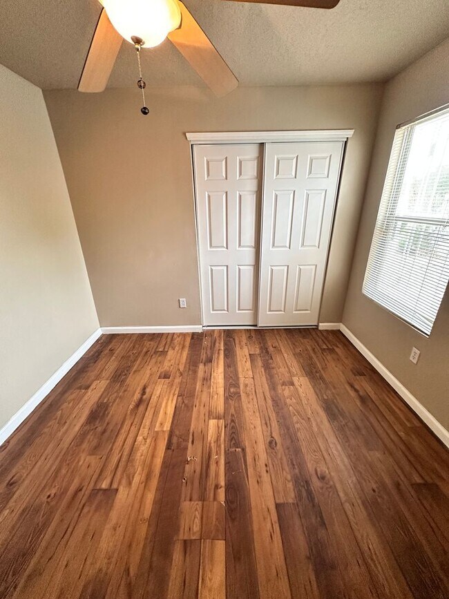 Building Photo - *"PRICE  REDUCED + MOVE-IN SPECIAL" 3 Bedroom 2 Bathroom with 2 Car Garage
