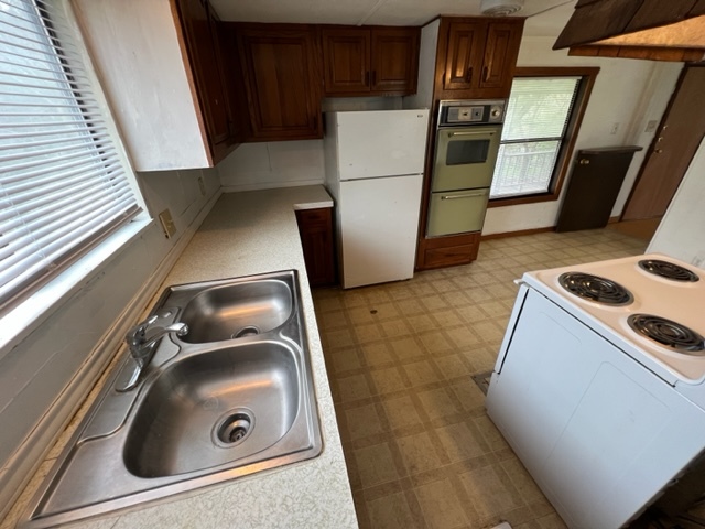 Primary Photo - 202 Harmons Way