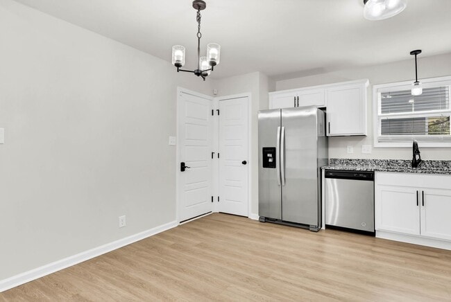 Building Photo - 1196 Cottonwood Dr