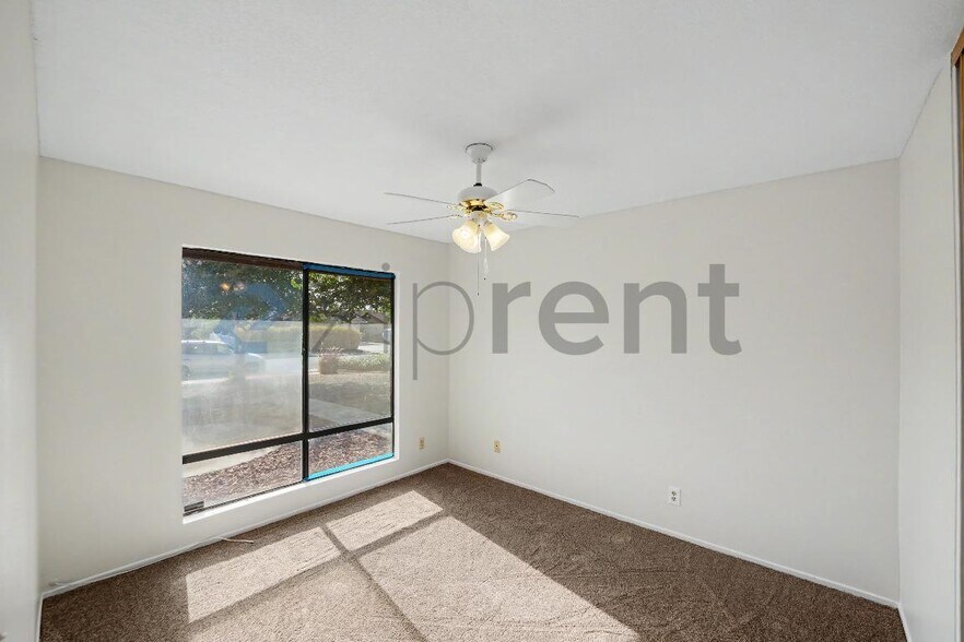 Building Photo - Unit