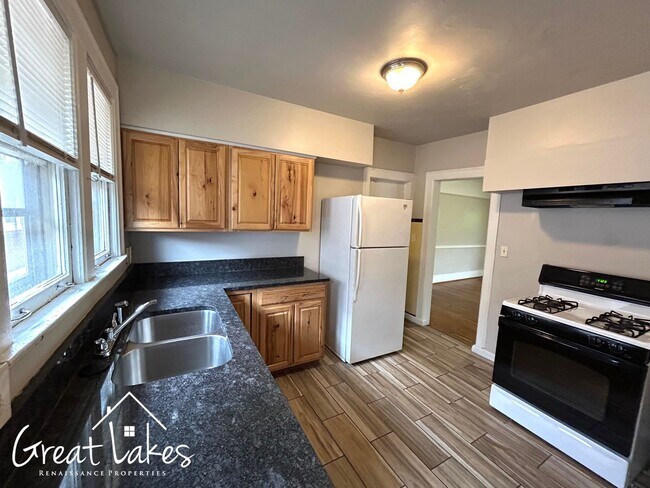 Building Photo - 2531 Pingree St