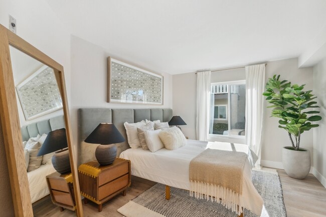 Building Photo - Haven Poway