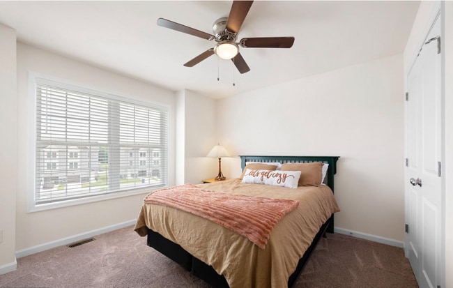 Building Photo - A Beautiful 3 Bedroom End Unit Townhouse