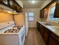 Building Photo - 2 Bedroom Duplex In Wyoming Available Dece...