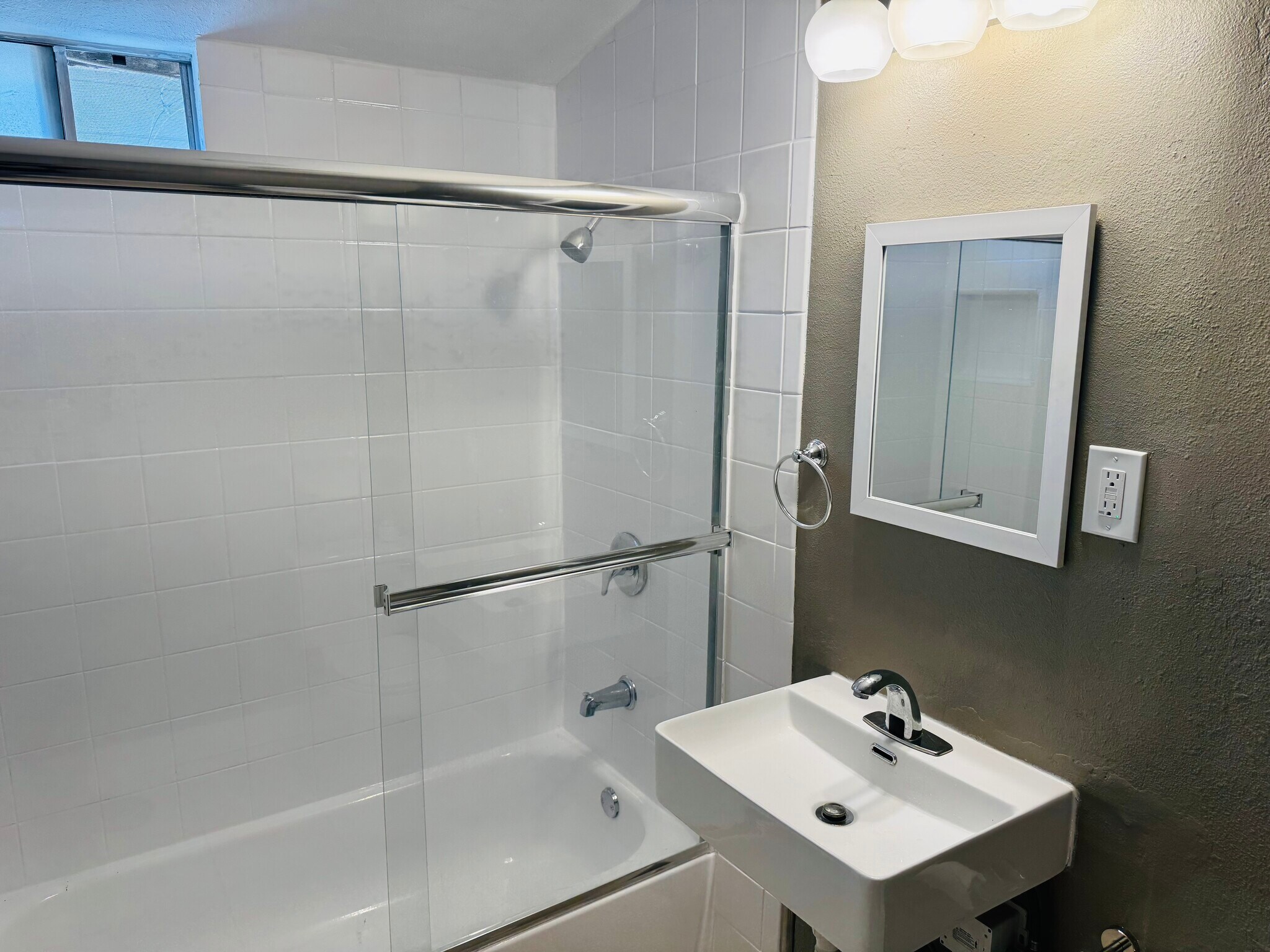 Bathroom - 701 W Doran St