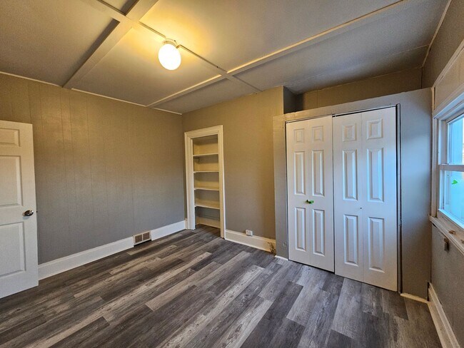 Building Photo - Newly updated 3 bedroom 1 bath apartment in the Northside!