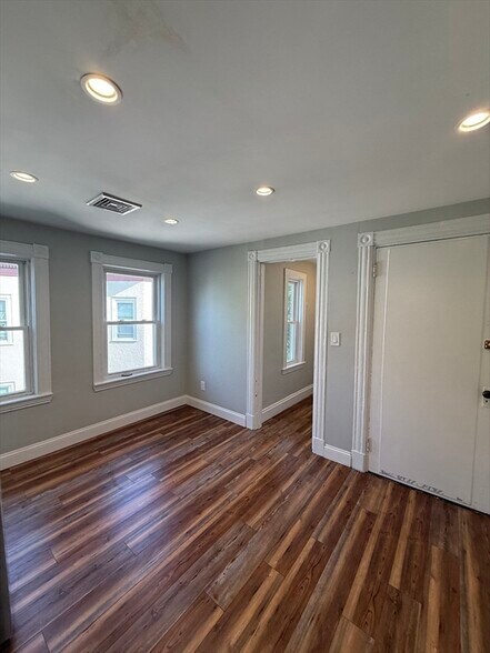 Building Photo - 108 Quincy Ave