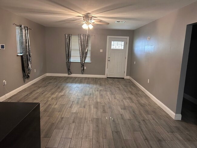 Building Photo - 2800 Dolores Dr