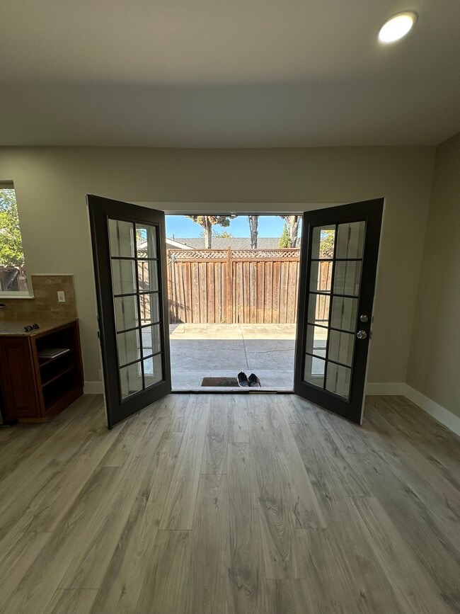 Building Photo - 4231 Davis St