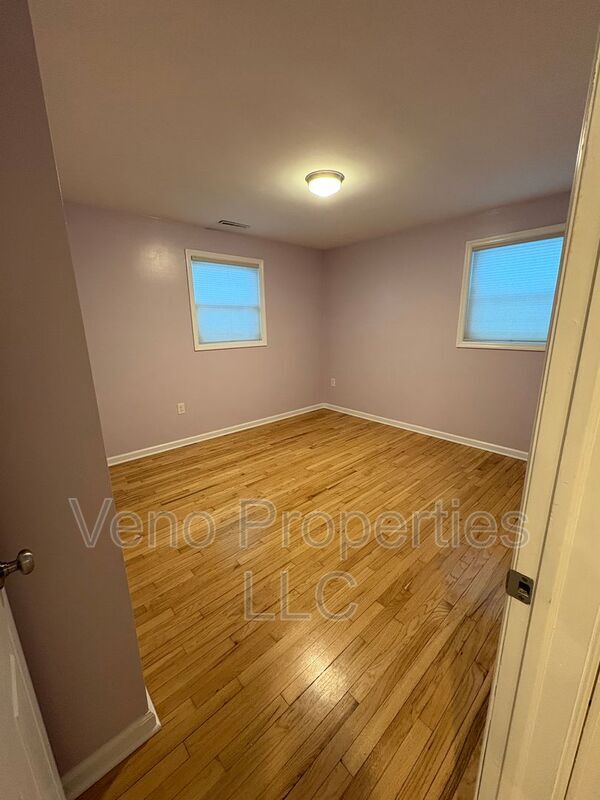 Building Photo - 330 Louden Rd