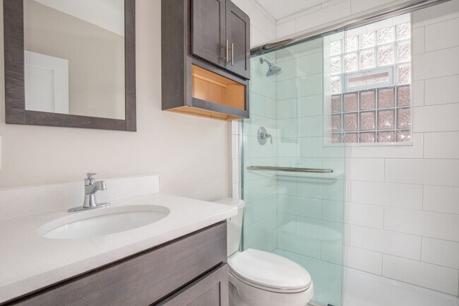 Building Photo - Charming Renovation in the HEART of DOGTOWN!