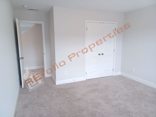 Building Photo - 238 Deardom Way