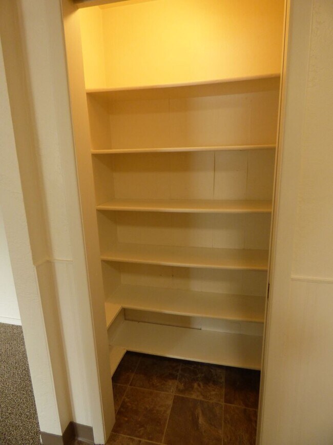Building Photo - Rent Special: 1/2 Off July's Rent!! Ground Level 1 Bedroom 1 Bath W/ AC