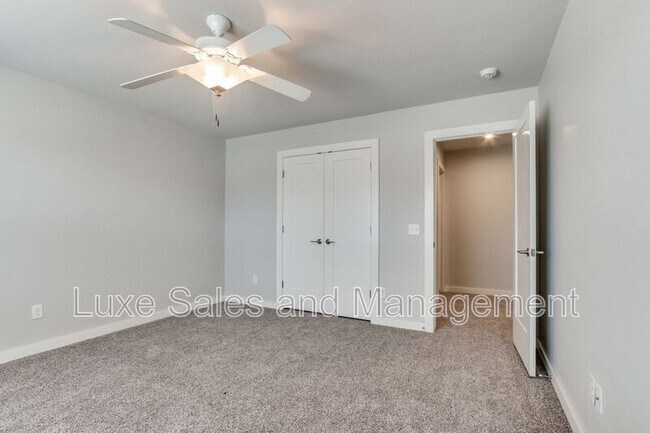 Building Photo - 17604 Sunny Hollow Rd