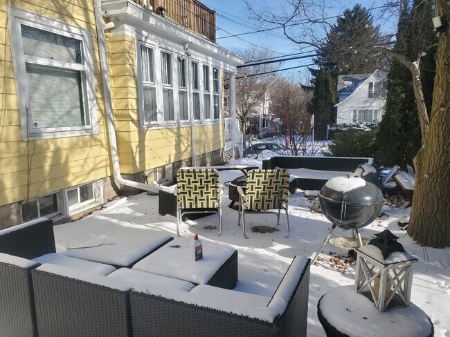 Building Photo - 203/205 N Spring St