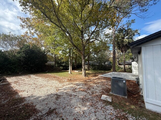 Building Photo - 11070 NW 60th Dr