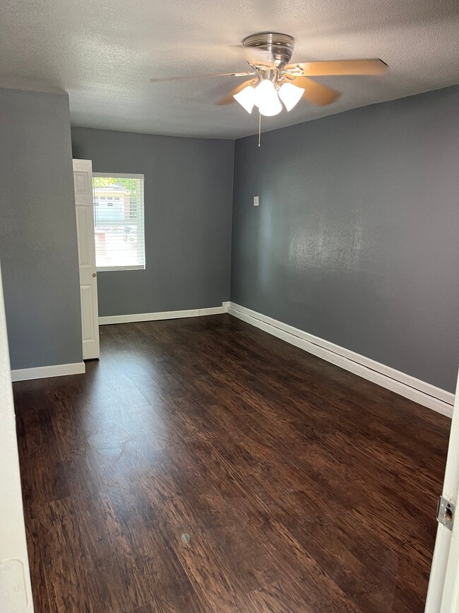 Building Photo - 2129 Brookshire St