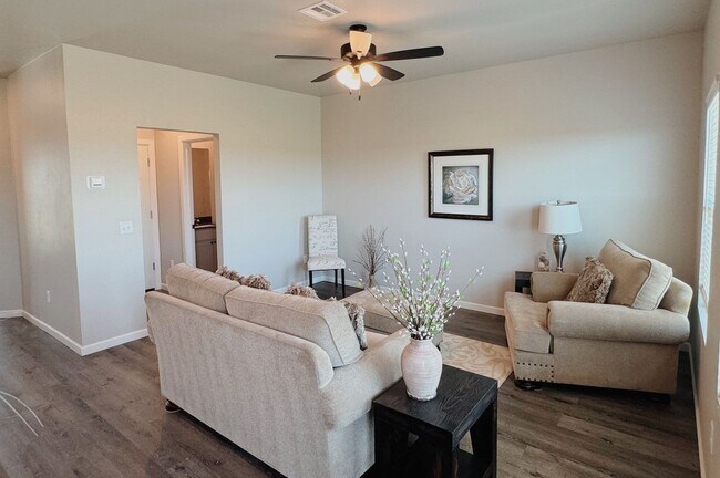 Building Photo - Townhome For Rent NW OKC!