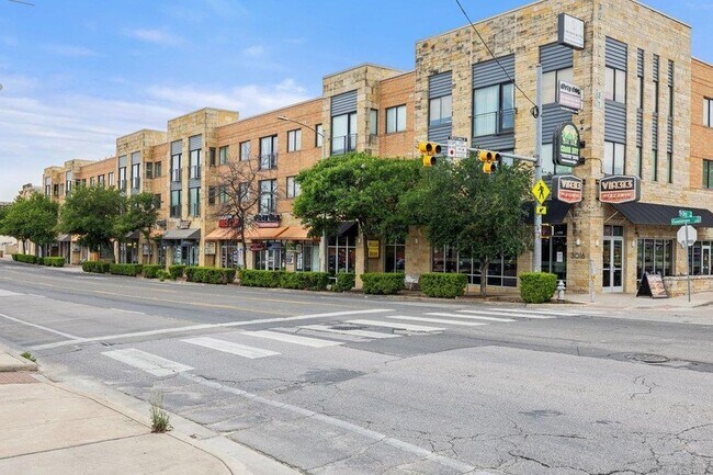 Building Photo - 3016 Guadalupe St