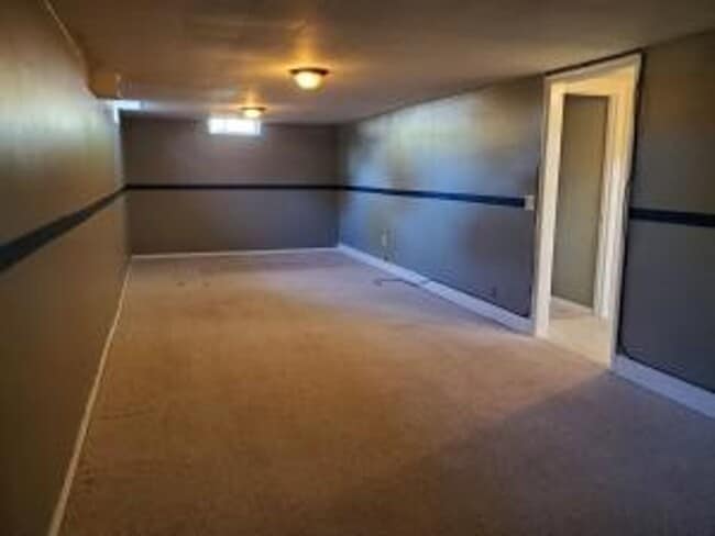 Building Photo - 3 Bedroom / 2 Bath House