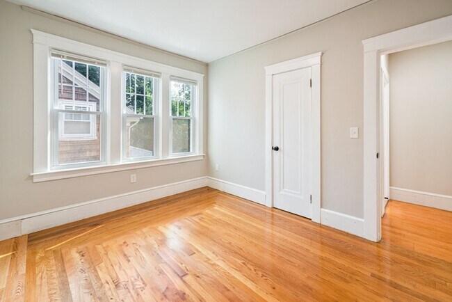 Building Photo - Newly renovated apartment for rent by Providence College / Elmhurst(Available 6/1/2026)