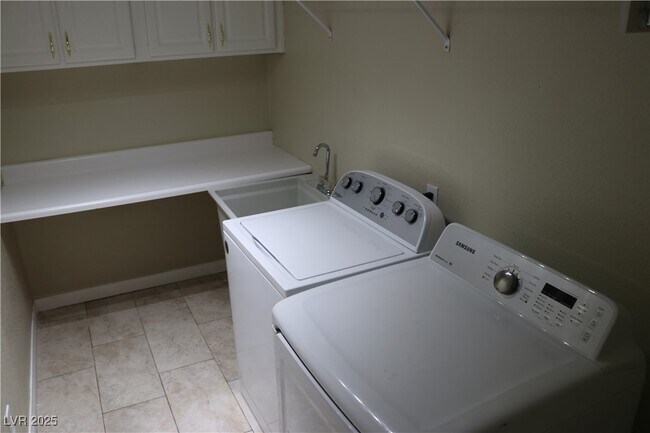 Building Photo - 3733 Deer Flats St