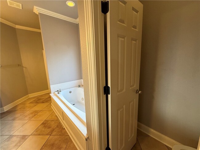 Building Photo - 4600 S Old Wire Rd