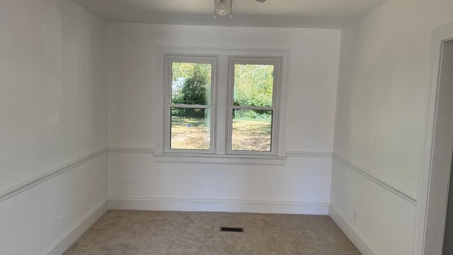 Building Photo - Charming, Newly Renovated Brick Home in So...