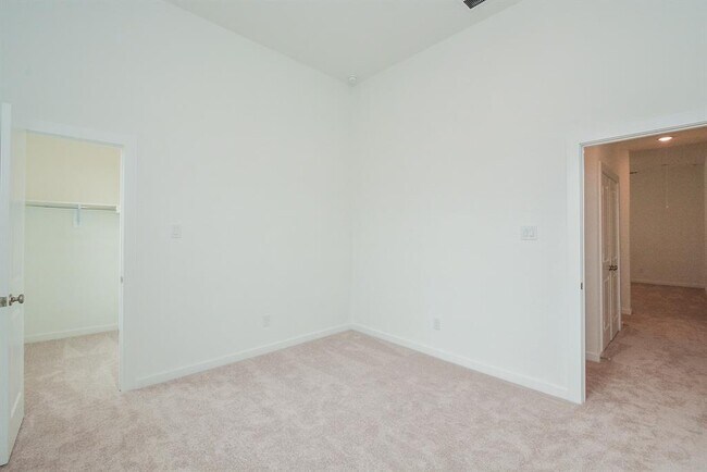 Building Photo - 6551 Scarlet Pond Ln