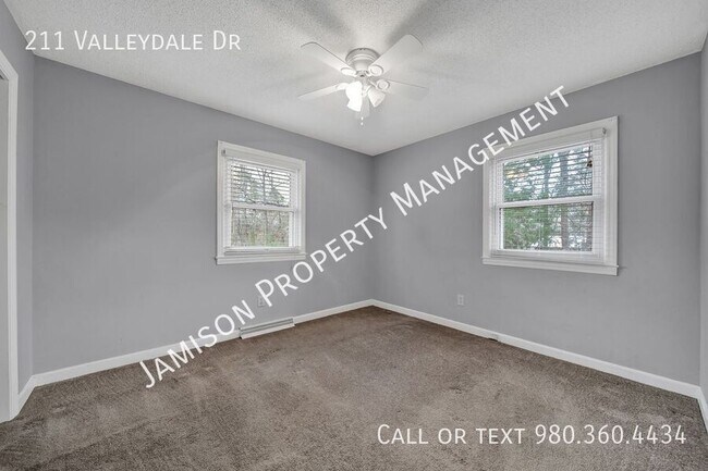 Building Photo - 211 Valleydale Dr