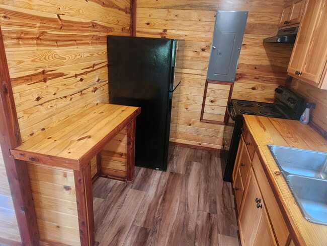 Building Photo - 10827 MS-15