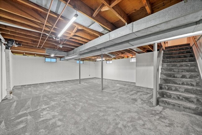 Building Photo - 21 S Archer Ave
