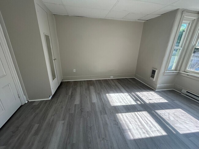 Building Photo - 135 S 10th St