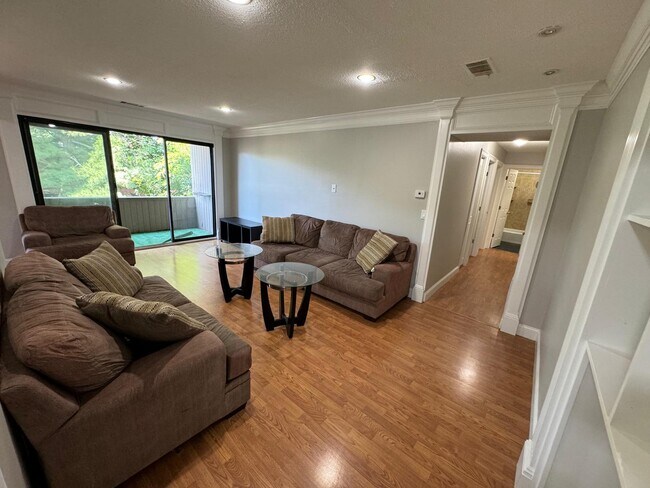Building Photo - 38K Shrewsbury Green Dr