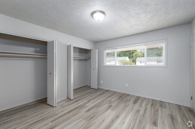 2BR, 1BA - 925SF - Briarwood Townhomes