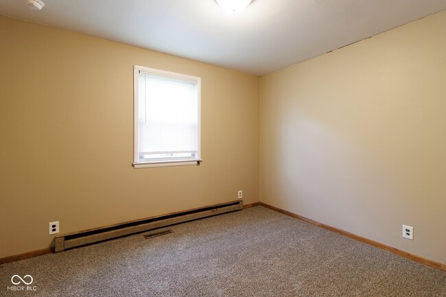 Building Photo - 923 Hattie Dr