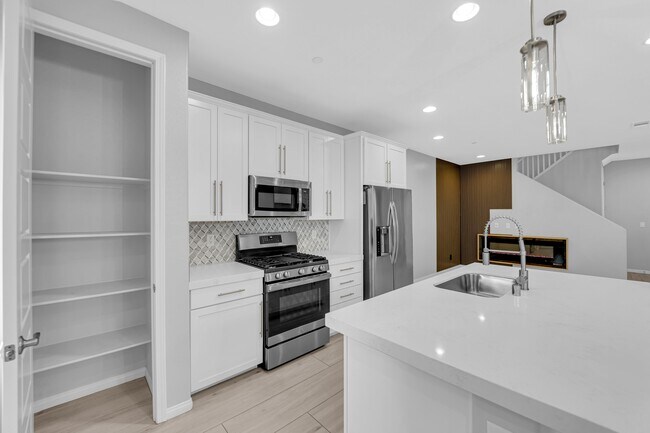 Building Photo - 11655 Redwood Mountain Ave